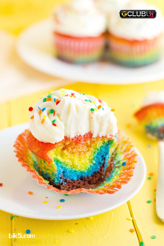 โฮมเมด Rainbow Cupcakes post thumbnail image